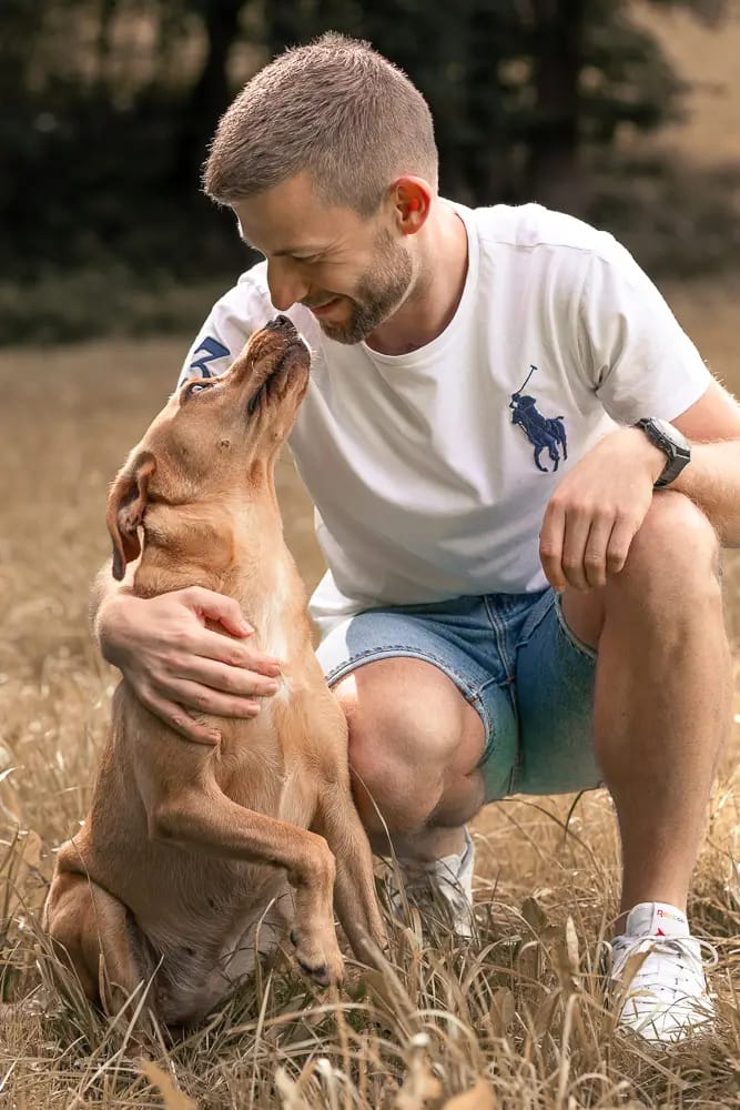 Fotograf Tobias Schwarz mit Hund